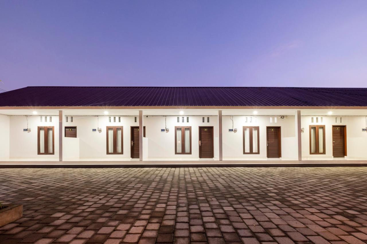 Oyo 3716 Dijobi Hotel Sempidi Exterior foto